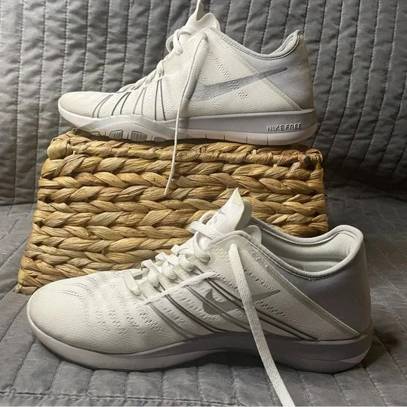 Nike Free Run TR 6 Womens Running Sneakers size 7 White/Grey - Picture 2 of 10